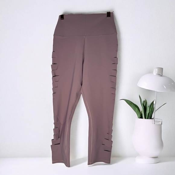 ALO Yoga Pants - NWOT ALO YOGA High Waist Slice Capri Leggings for Yoga Pants SMALL